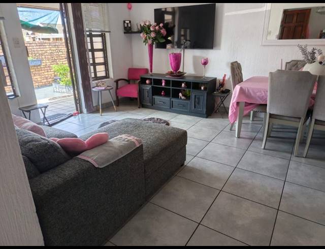 2 BEDROOM TOWNHOUSE FOR SALE IN ARBORETUM
